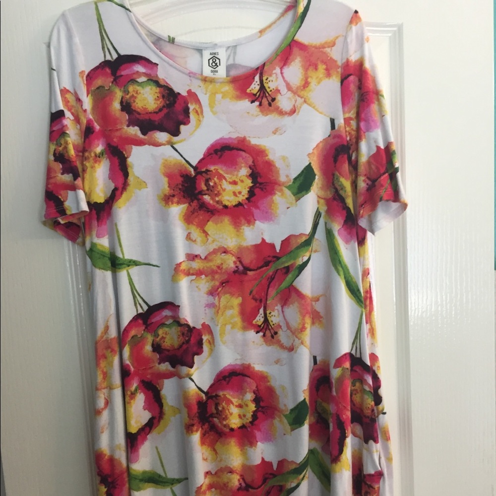 Agnes & Dora floral tunic top with pockets